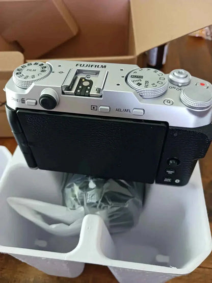 Fujifilm X - M5 26.1MP APS - C Mirrorless Camera with 15 - 45mm Lens - Silver - digitalfocuspro
