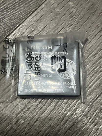 Ricoh R8 10MP 7.1x Zoom Compact Digital Camera – Rare Black Edition (Brand New)