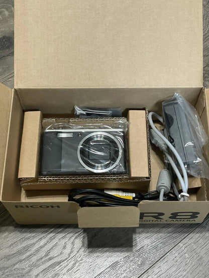 Ricoh R8 10MP 7.1x Zoom Compact Digital Camera – Rare Black Edition (Brand New)