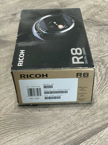 Ricoh R8 10MP 7.1x Zoom Compact Digital Camera – Rare Black Edition (Brand New)