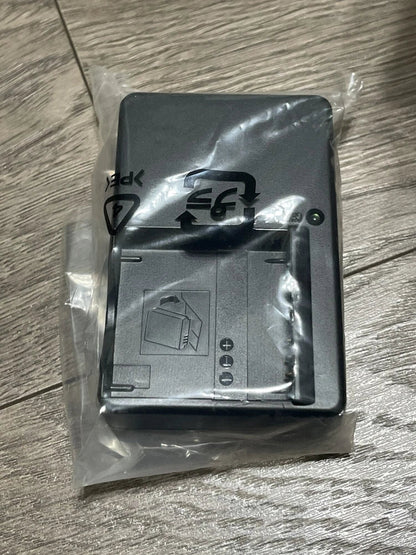Ricoh R8 10MP 7.1x Zoom Compact Digital Camera – Rare Black Edition (Brand New)